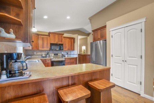 304 Jenner Crescent, Red Deer, AB - Indoor Photo Showing Kitchen With Double Sink