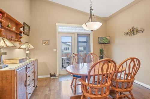 304 Jenner Crescent, Red Deer, AB - Indoor Photo Showing Dining Room