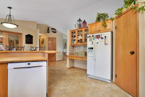 7 Revie Close, Red Deer, AB - Indoor Photo Showing Kitchen
