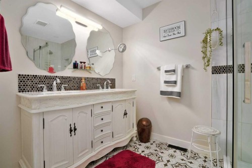 7 Revie Close, Red Deer, AB - Indoor Photo Showing Bathroom