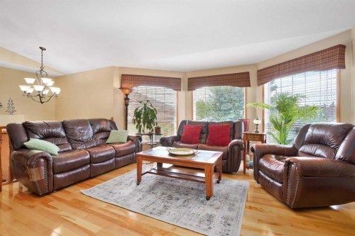 7 Revie Close, Red Deer, AB - Indoor Photo Showing Living Room