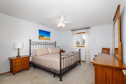 145 Doran Crescent, Red Deer, AB - Indoor Photo Showing Bedroom