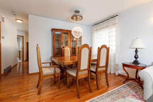 145 Doran Crescent, Red Deer, AB - Indoor Photo Showing Dining Room