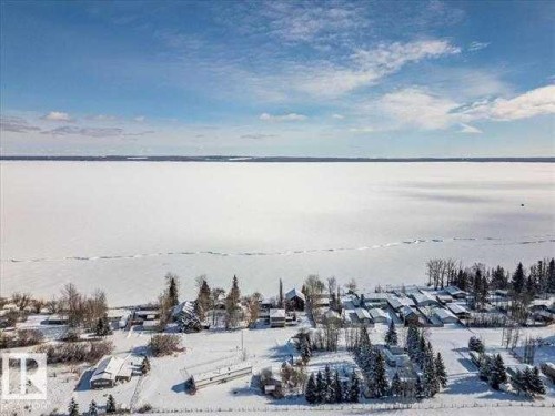 19 Lakeshore Drive, Grandview, AB 