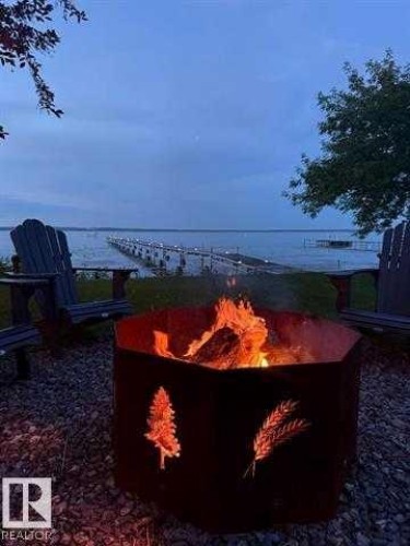 19 Lakeshore Drive, Grandview, AB 