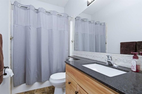 91 Woodrow Close, Red Deer, AB - Indoor Photo Showing Bathroom