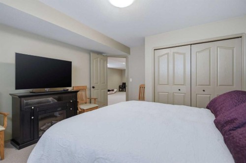 91 Woodrow Close, Red Deer, AB - Indoor Photo Showing Bedroom