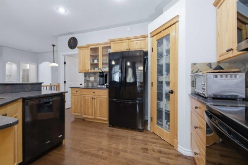 91 Woodrow Close, Red Deer, AB - Indoor Photo Showing Kitchen