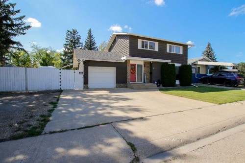 4 Mckee Close, Red Deer, AB - Outdoor With Facade