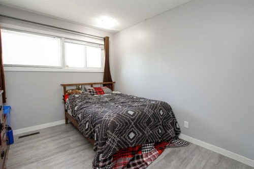 4 Mckee Close, Red Deer, AB - Indoor Photo Showing Bedroom