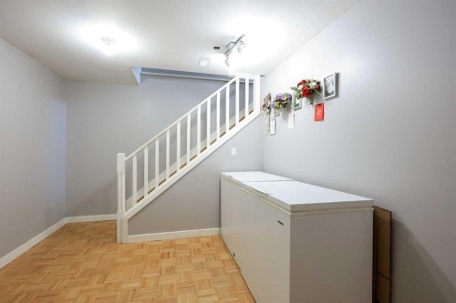 4 Mckee Close, Red Deer, AB - Indoor Photo Showing Laundry Room