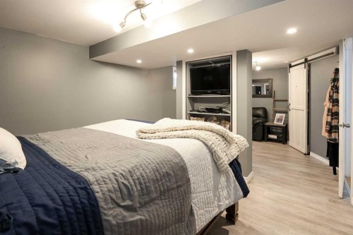 4 Mckee Close, Red Deer, AB - Indoor Photo Showing Bedroom