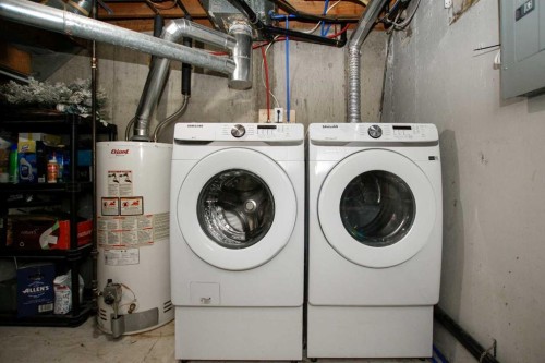 4 Mckee Close, Red Deer, AB - Indoor Photo Showing Laundry Room