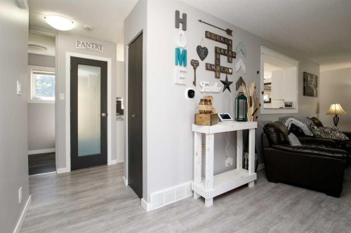4 Mckee Close, Red Deer, AB - Indoor