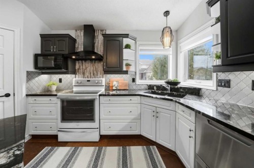 4 Drever Close, Red Deer, AB - Indoor Photo Showing Kitchen