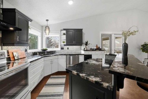 4 Drever Close, Red Deer, AB - Indoor Photo Showing Kitchen With Upgraded Kitchen