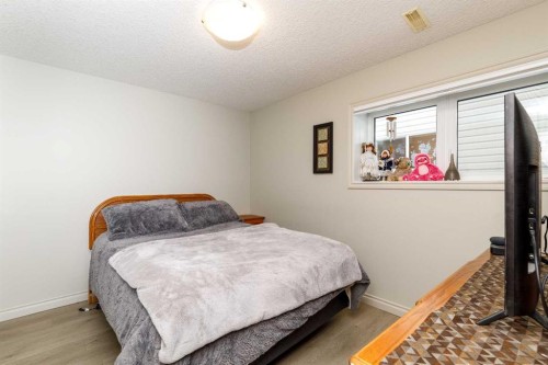 76 Daniel Close, Red Deer, AB - Indoor Photo Showing Bedroom