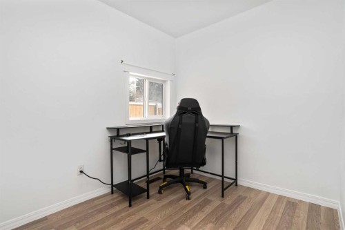 211 Red Wing Crescent, Tillicum Beach, AB - Indoor Photo Showing Office