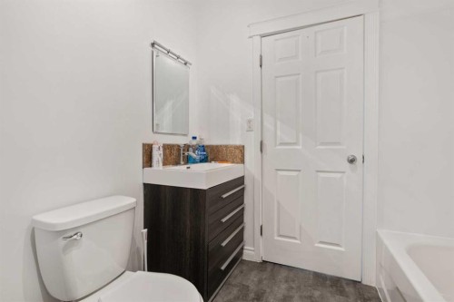 211 Red Wing Crescent, Tillicum Beach, AB - Indoor Photo Showing Bathroom