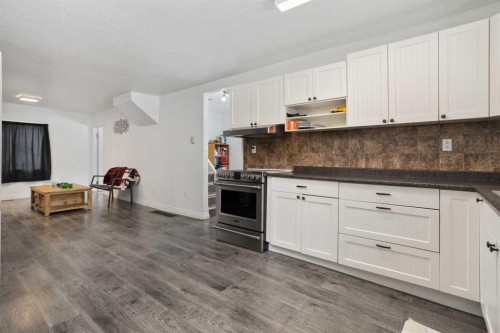 211 Red Wing Crescent, Tillicum Beach, AB - Indoor Photo Showing Kitchen