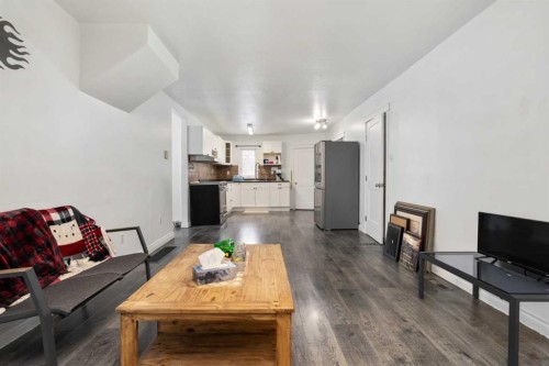 211 Red Wing Crescent, Tillicum Beach, AB - Indoor Photo Showing Living Room