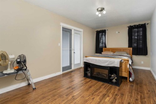 211 Red Wing Crescent, Tillicum Beach, AB - Indoor Photo Showing Bedroom
