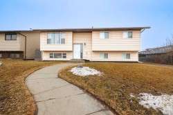 5727 60 Avenue Rocky Mountain House, AB T4T 1J2