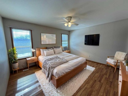 5905 61 Ave, Ponoka, AB - Indoor Photo Showing Bedroom