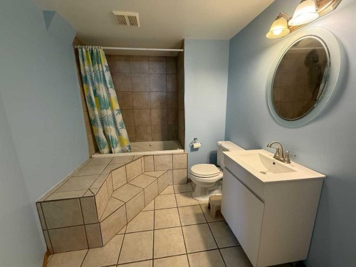 5905 61 Ave, Ponoka, AB - Indoor Photo Showing Bathroom