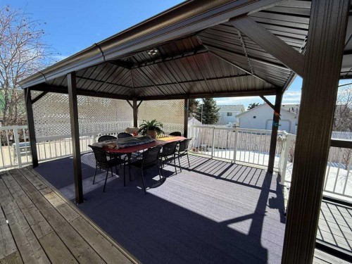 5905 61 Ave, Ponoka, AB - Outdoor With Deck Patio Veranda With Exterior