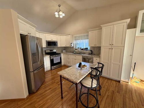 5905 61 Ave, Ponoka, AB - Indoor Photo Showing Kitchen With Stainless Steel Kitchen