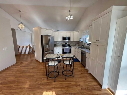 5905 61 Ave, Ponoka, AB - Indoor Photo Showing Kitchen