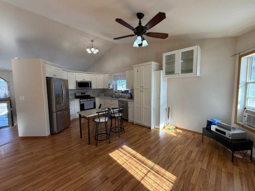 5905 61 Ave, Ponoka, AB - Indoor