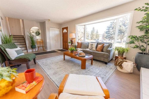 4 Barrett Drive, Red Deer, AB - Indoor Photo Showing Living Room