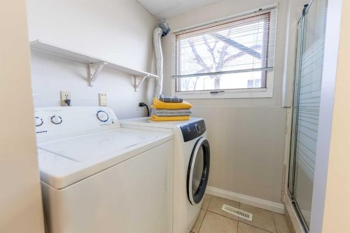4 Barrett Drive, Red Deer, AB - Indoor Photo Showing Laundry Room