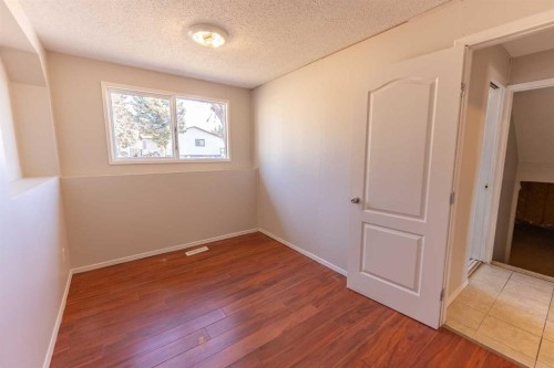 4 Barrett Drive, Red Deer, AB - Indoor Photo Showing Other Room
