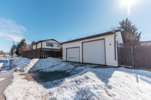 4 Barrett Drive, Red Deer, AB - Outdoor