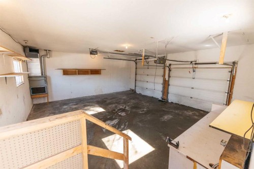 4 Barrett Drive, Red Deer, AB - Indoor Photo Showing Garage