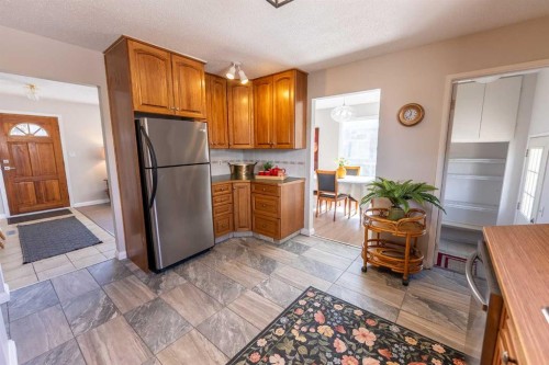4 Barrett Drive, Red Deer, AB - Indoor Photo Showing Kitchen