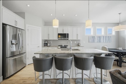 2 Vernon Close, Red Deer, AB - Indoor Photo Showing Kitchen With Stainless Steel Kitchen With Upgraded Kitchen