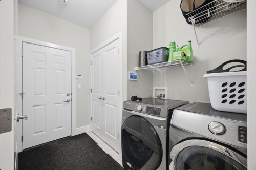 2 Vernon Close, Red Deer, AB - Indoor Photo Showing Laundry Room