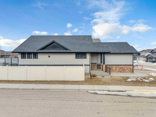 2 Vernon Close, Red Deer, AB - Outdoor