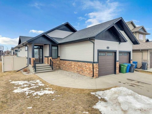 2 Vernon Close, Red Deer, AB - Outdoor