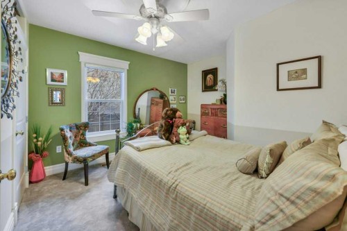 5406 50 Avenue, Lacombe, AB - Indoor Photo Showing Bedroom