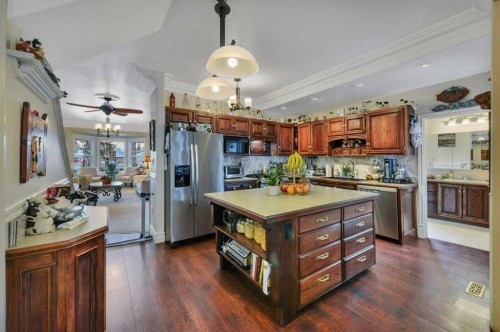 5406 50 Avenue, Lacombe, AB - Indoor Photo Showing Kitchen