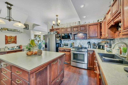 5406 50 Avenue, Lacombe, AB - Indoor Photo Showing Kitchen With Double Sink