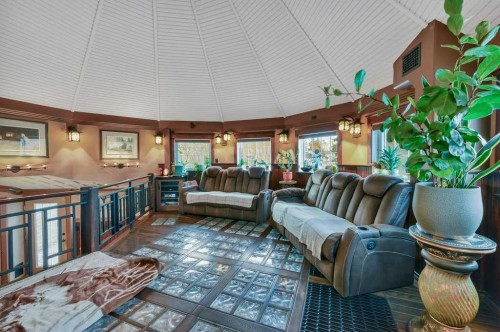 5406 50 Avenue, Lacombe, AB - Indoor
