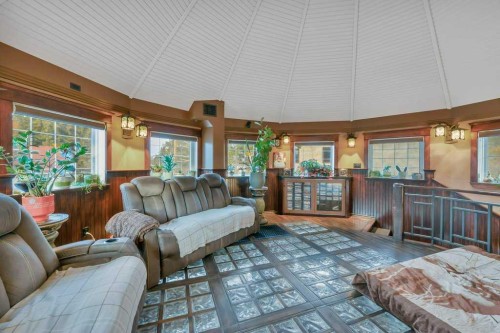 5406 50 Avenue, Lacombe, AB - Indoor Photo Showing Living Room