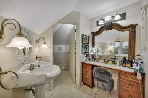 5406 50 Avenue, Lacombe, AB - Indoor Photo Showing Bathroom
