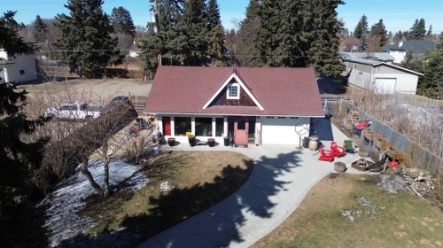5406 50 Avenue, Lacombe, AB - Outdoor